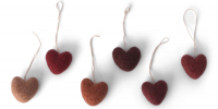 Anhänger mini Herzen rose / rot aus Filz 6er Set von En Gry & Sif